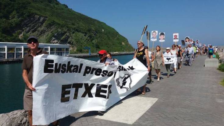 Euskal presoen aldeko elkarretaratzeak egiten hasiko dira berriro, hileko azken ostiralean