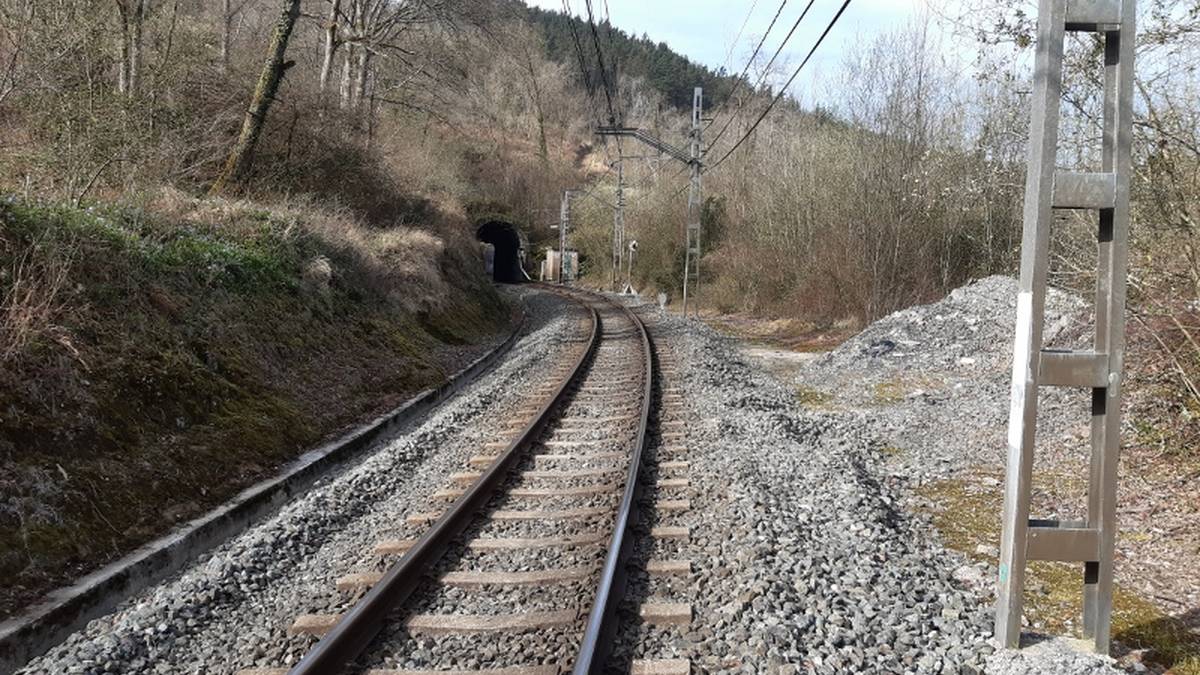 Ordezko garraio zerbitzua jarriko dute bihartik aurrera, Zarautz eta Orio arteko tren zerbitzua eteteagatik