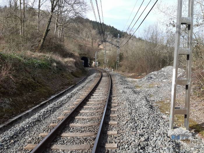 Ordezko garraio zerbitzua jarriko dute bihartik aurrera, Zarautz eta Orio arteko tren zerbitzua eteteagatik