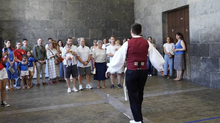Falta direnak gogoan, hasi da hamargarrenez pilotaren festa