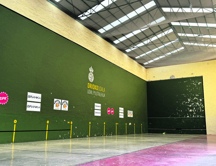 Motz eta luze artean