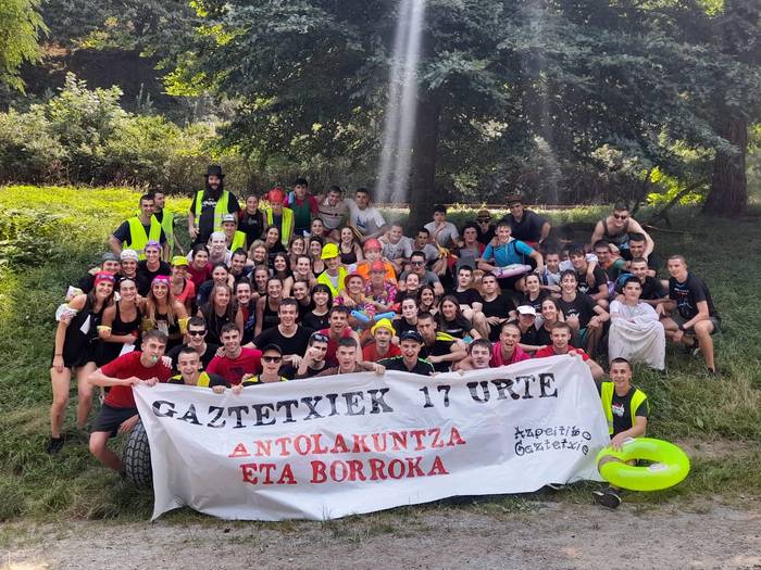 Baltsa jaitsiera freskagarriarekin hasi dute Azpeitiko Gaztetxearen urteurreneko egun nagusia