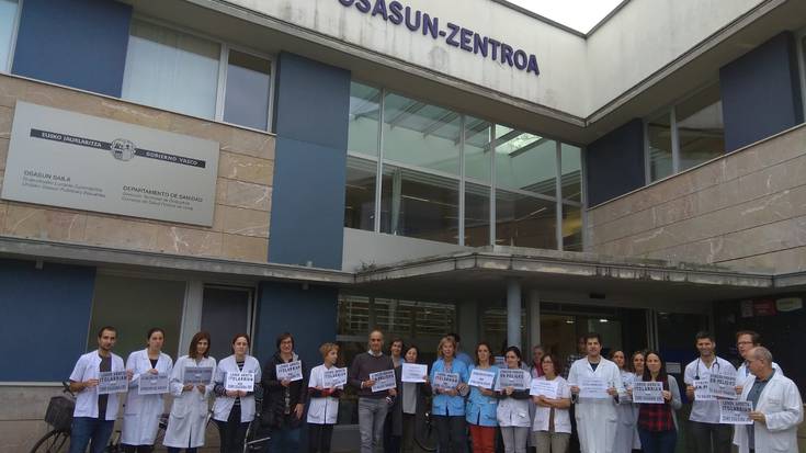 Zarauzko anbulatorioan ere protestak egin dituzte langileek