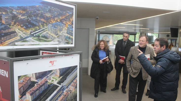 Eusko Trenbide Sarearen hogei urteko memoria, Zarauzko tren geltokian