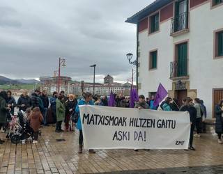 Irungo hilketa matxista gaitzetsi dute zumaiarrek ere