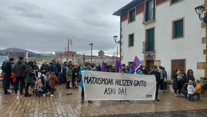 Irungo hilketa matxista gaitzetsi dute zumaiarrek ere