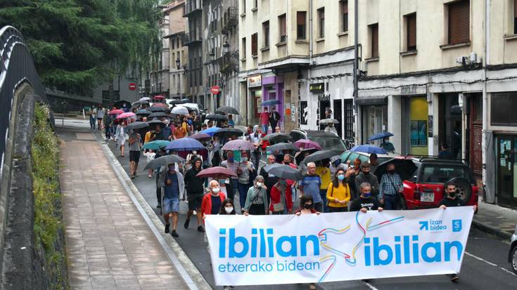 Salbuespenezko espetxe politika aldatzea eskatu dute Sarek deitutako manifestazioan