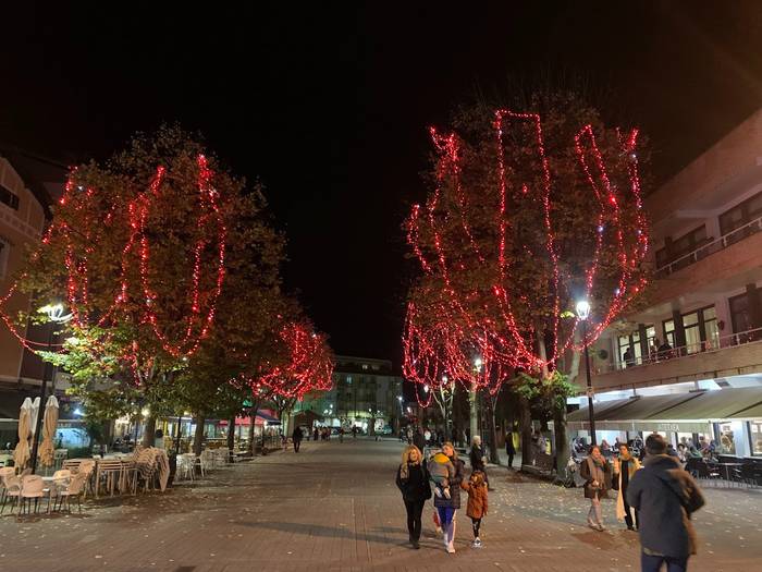 Inkesta erantzun dutenen erdiari ondo iruditzen zaio Gabonetako argiak auzoetan ere jartzea