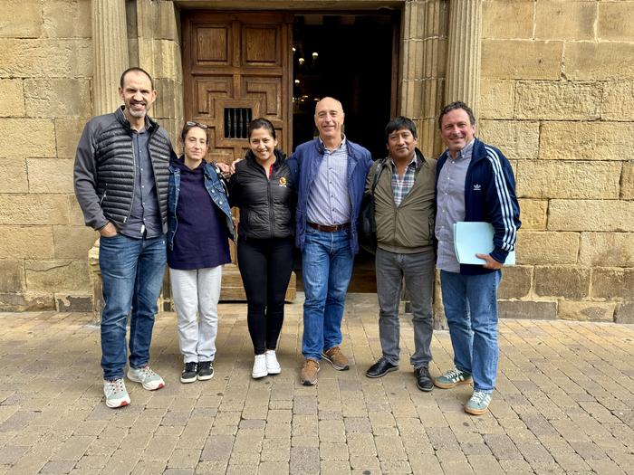 Udalak harrera egin die TAU fundazioko eta IPTK erakundeko kideei