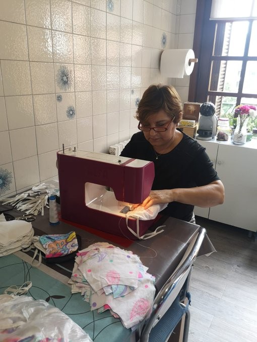 Herriko jostunek egindako maskarak banatuko dira gaur arratsaldean