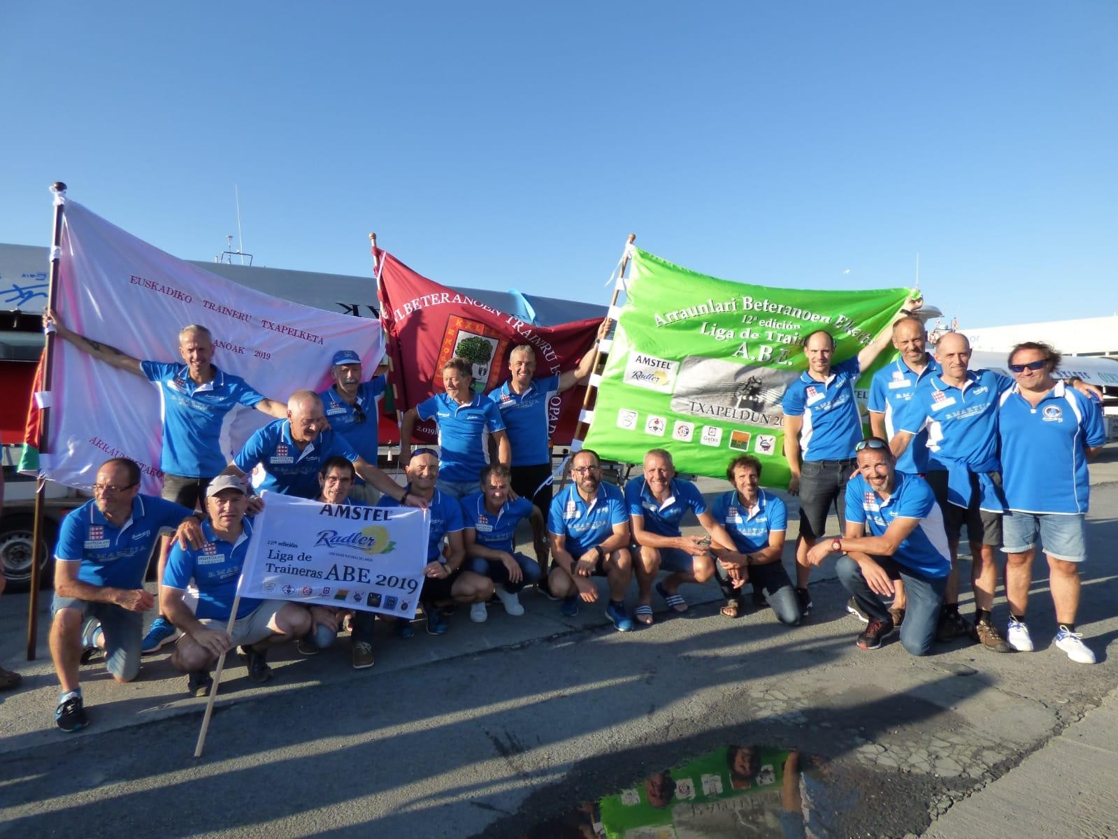 Aurten jokatutako guztia irabazi dute Badok 13ko arraunlariek