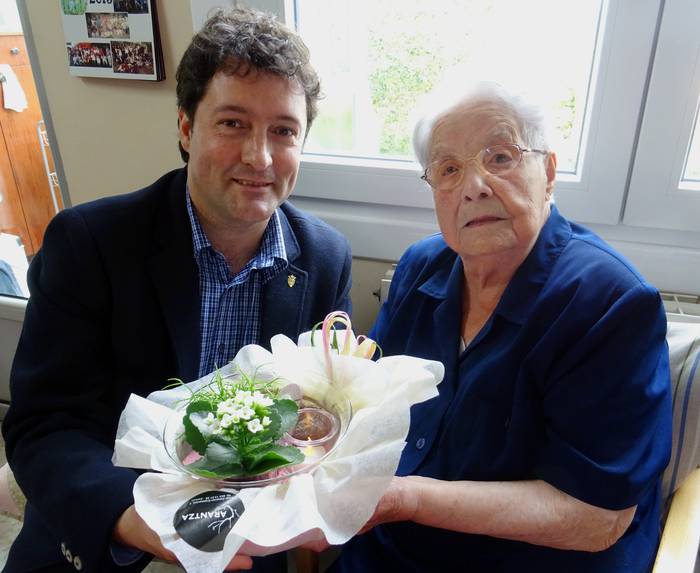 106 urte bete ditu Garbiñe Carreñok