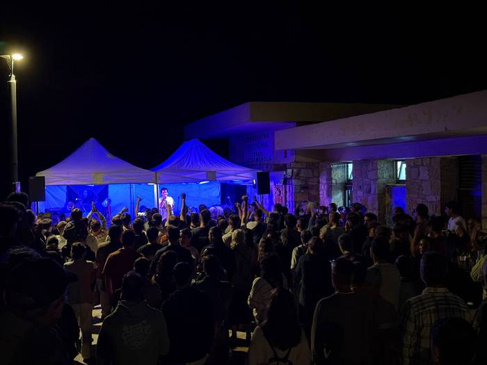 ZAAF musika taldearen kantu bilduma sarean entzungai