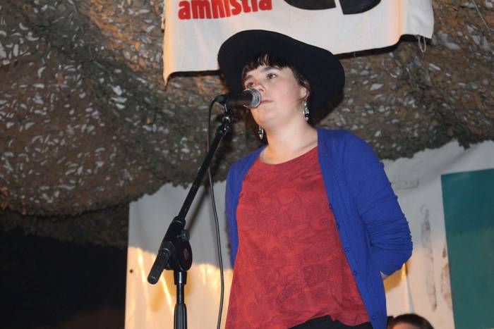 Amaia Iturriotz: "Sari hauek bertsotan aurrera egiteko indarra ematen didate"