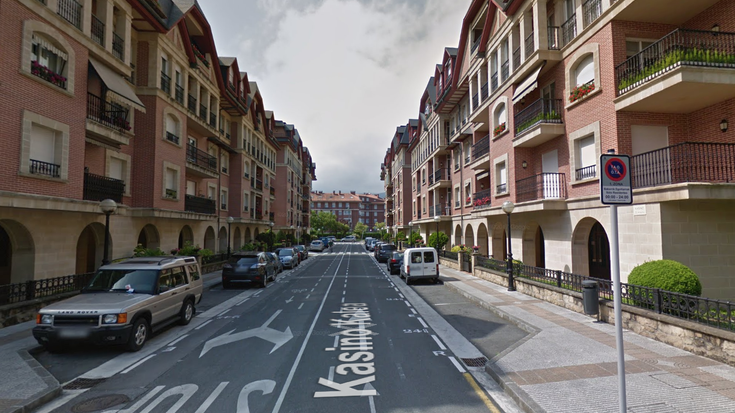 Gazte bat atxilotu dute kotxe batean sartzen eta bizikleta bat lapurtzen saiatzeagatik