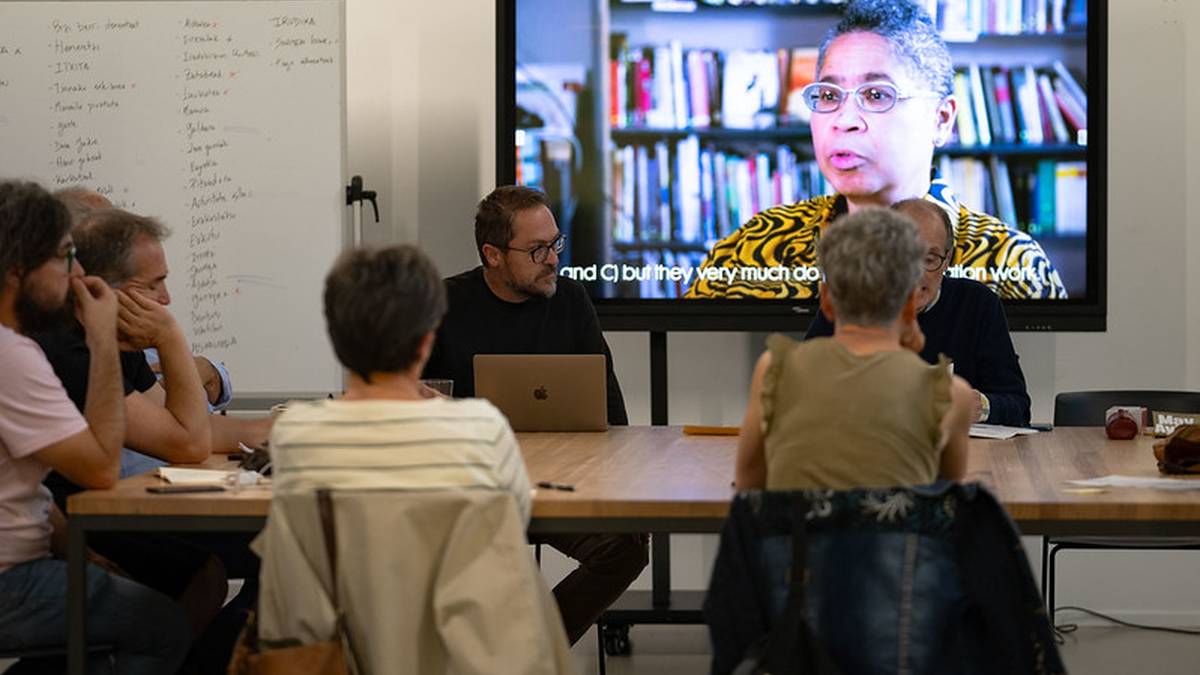 Apoa irakurle taldea Ane Zubeldiaren lanaz ariko da biharko hitzorduan