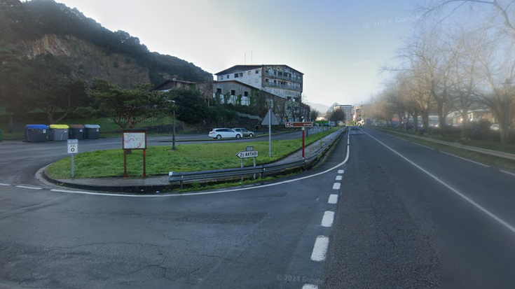 Motozale bat ospitalera eraman dute traktore batekin talka egin ostean