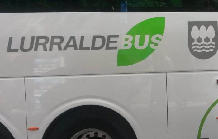 Lurraldebusek abuztuko autobus zerbitzuak luzatu egin ditu