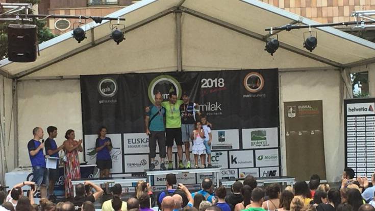Jone Urkizu eta Joselu Albizuri, Euskal Herriko ultra trail txapelketaren podiumetan