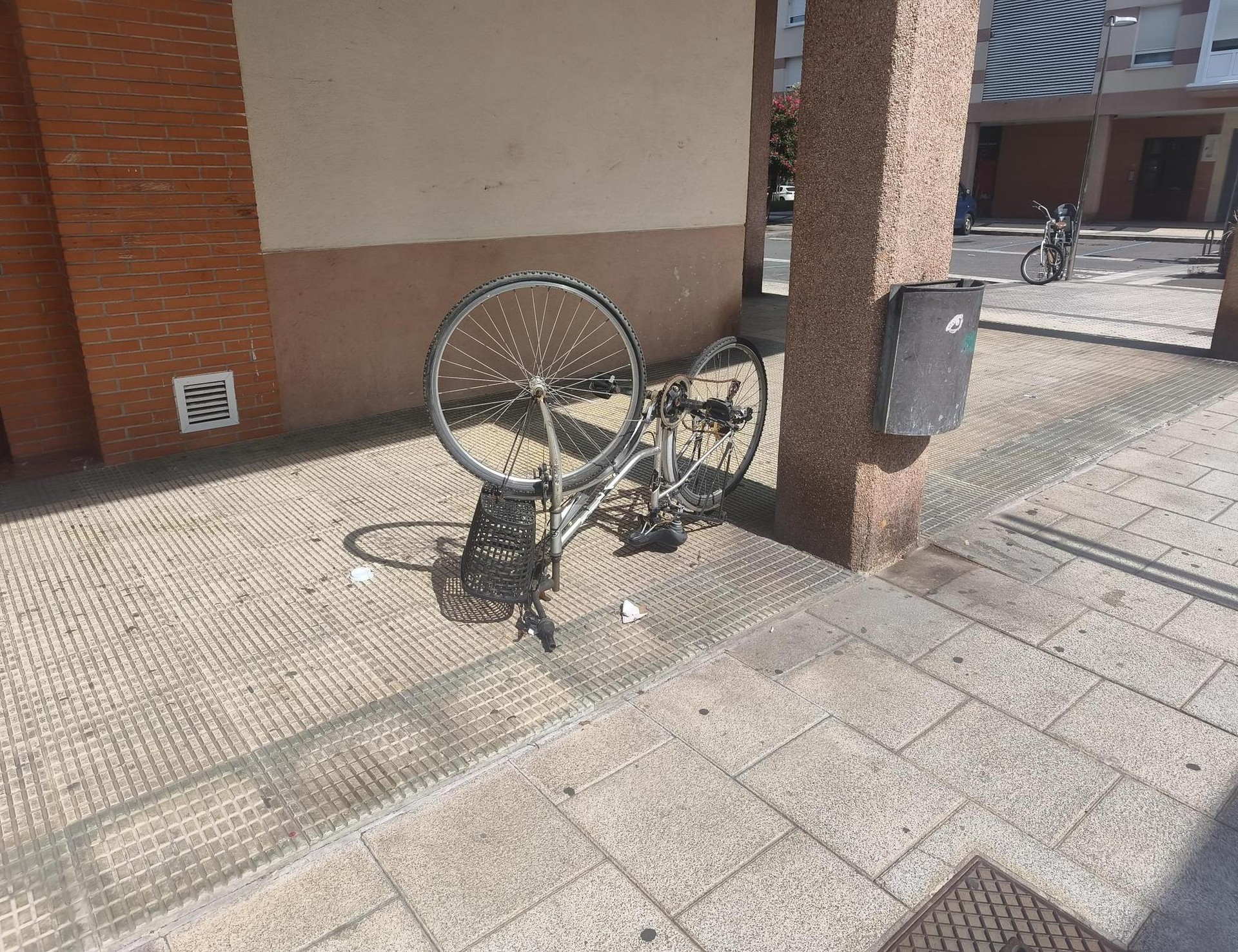 Eraso egin diete Branka aurrean utzitako bizikletei; batzuk desagertu egin dira