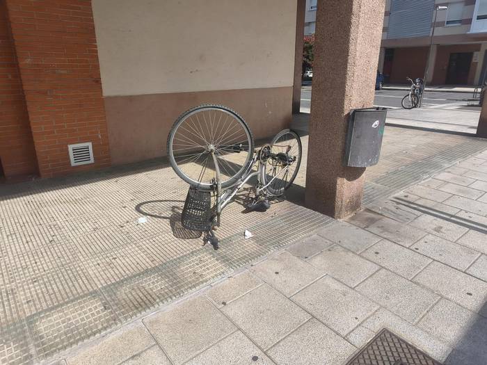 Eraso egin diete Branka aurrean utzitako bizikletei; batzuk desagertu egin dira