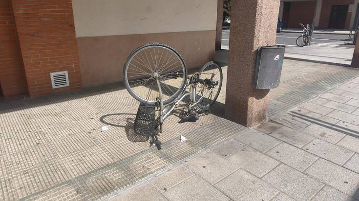 Eraso egin diete Branka aurrean utzitako bizikletei; batzuk desagertu egin dira