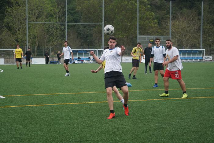Hamahiru talde nor baino nor, Mendibeltz zelaian jokatzen ari diren futbol 7 txapelketan