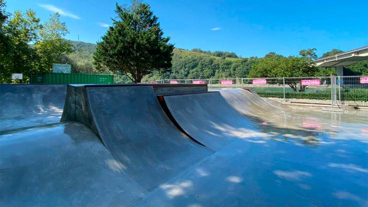 Skate-parkeko eremua erabiltzea galarazita dagoela gogorazi du udalak