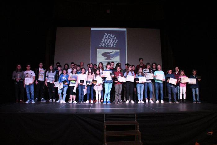 Zarauzko idazle gazteak plazara