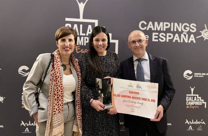 Urte osoan irekita dagoen kanpin onenaren saria jaso du Gran Camping Zarautzek