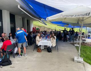 Festa eginez hasiko dute denboraldia Aiako igerilekuan
