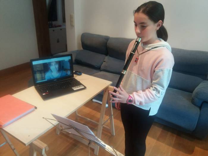 Jo eta fuego etxean, musikak etenik izan ez dezan