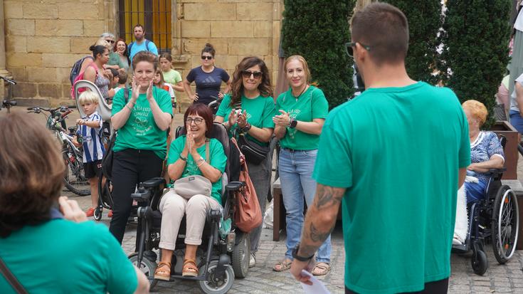 AEAren ikerketaren aldeko festa, kolore berdez