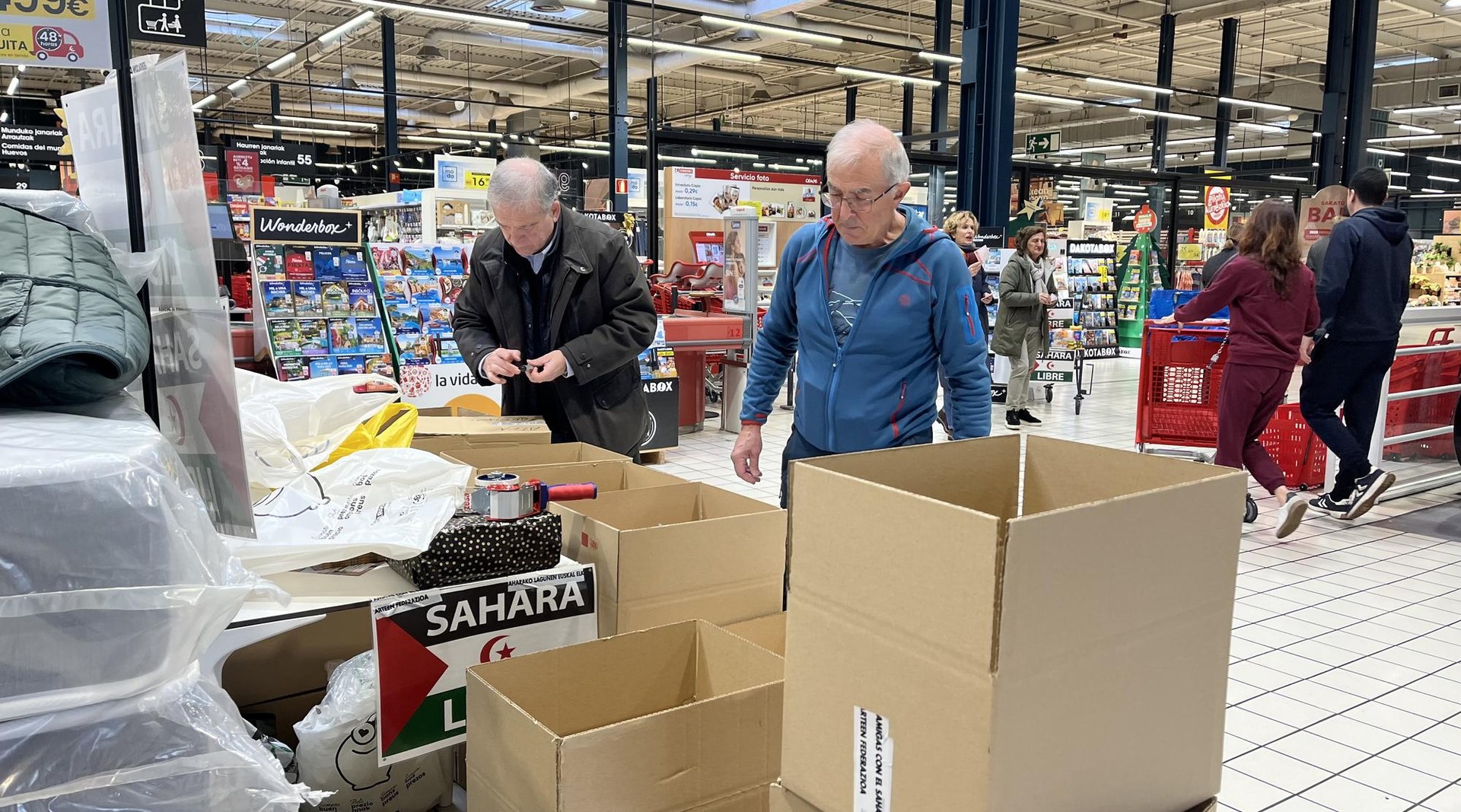 Material eta elikagai bilketa egin dute Tindufeko kanpalekuetan bizi diren errefuxiatuei laguntzeko