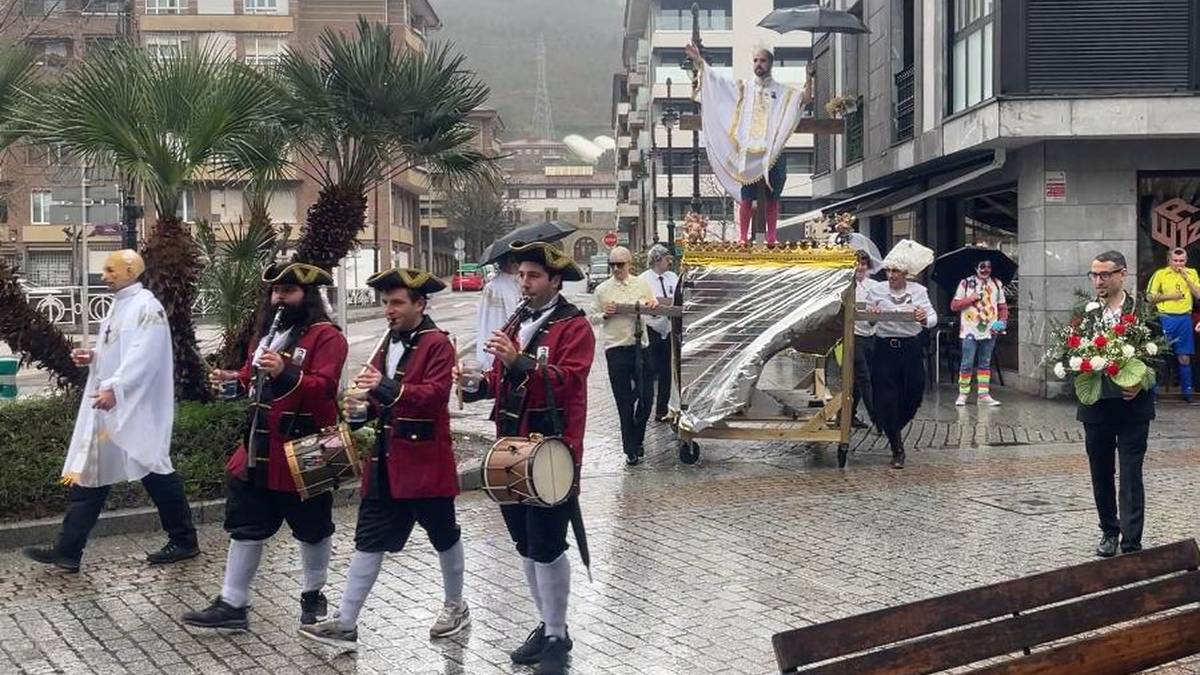 Loiolako Inazioren prozesioaren parodiak ika-mika sortu du Azpeitian