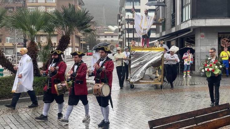 Loiolako Inazioren prozesioaren parodiak ika-mika sortu du Azpeitian