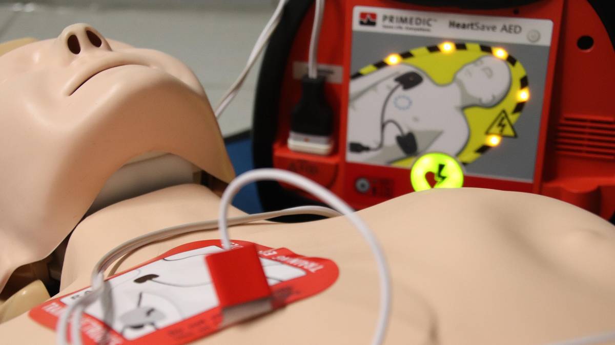 Desfibriladorea erabiltzen ikasiko dute etzi, Aizarnazabalen