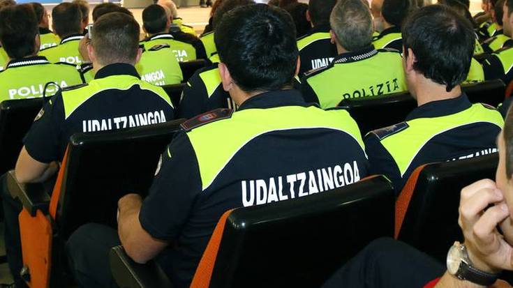 EH Bildu: "Zarauztarren hizkuntza eskubideak ez dira bermatu udarako udaltzainen kontratazioan"