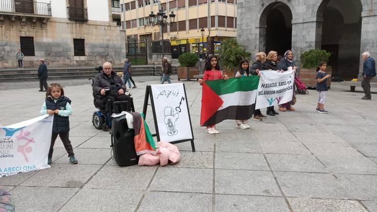 Palestinaren aldeko protesta isila egingo dute etzi