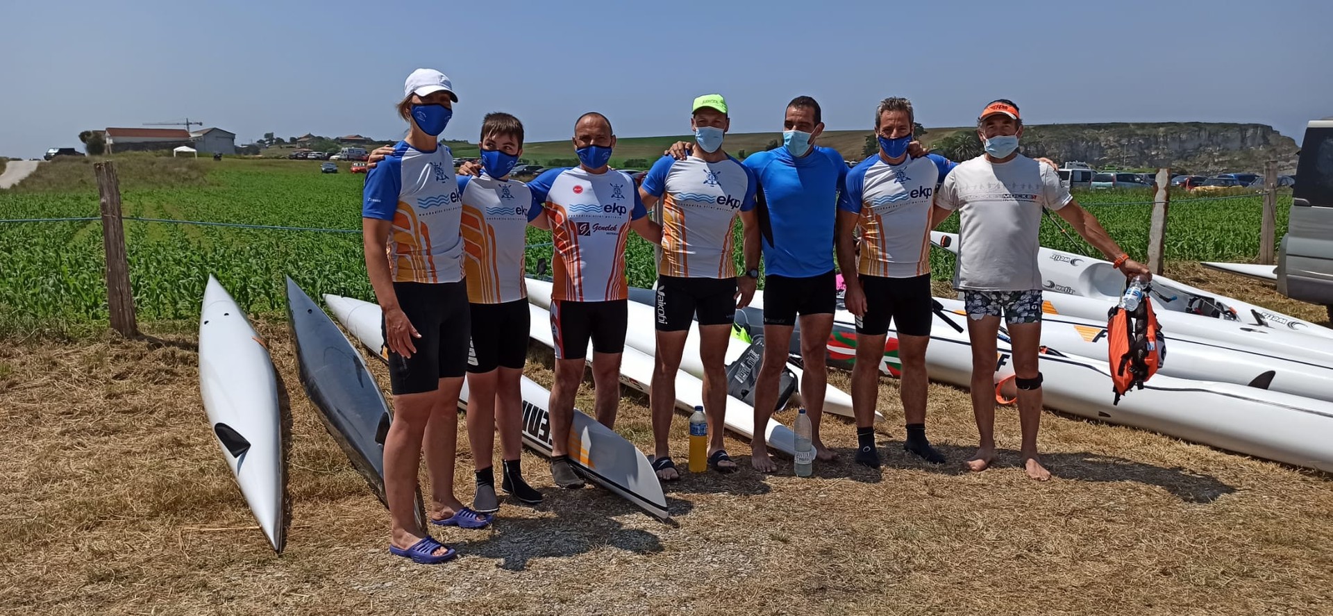 Lau domina eskuratu dituzte Itxas-Gaineko piraguistek Kantabriako surf-sky txapelketan