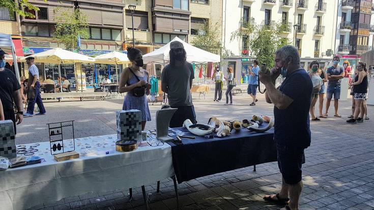 Artisauek bere espazioa aurkitu dute gaur Beheko plazan