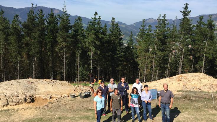 Munoaundi Burdin Aroko herri harresituan sarbidea hobetzeko lanetan ari dira