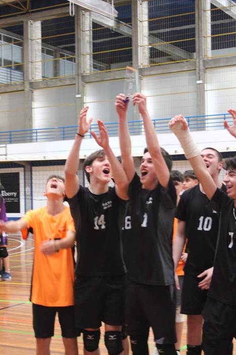 Zarauzko gizonezkoen boleiko kadeteak Euskadiko txapeldunorde geratu dira