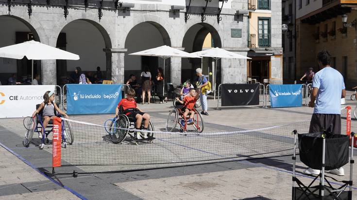 Tenis egokituan trebatzeko aukera izan dute azpeitiarrek