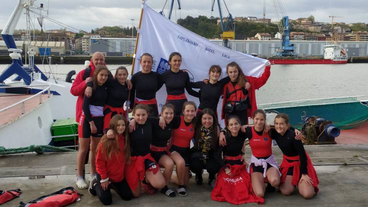 Gipuzkoako Batel Liga irabazi dute Zumaiako infantil neskek