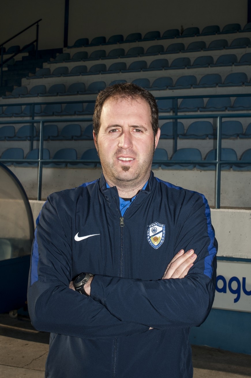 Aitor Arratek ez du Lagun Onakeko gizonen lehen taldea entrenatzen jarraituko