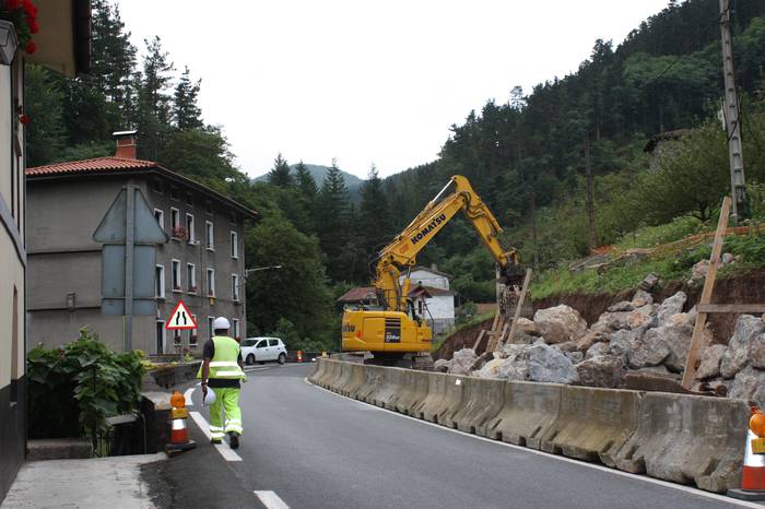 Obrak tarteko, Azkoitia eta Urretxu arteko errepidea itxi egingo dute hainbat gautan