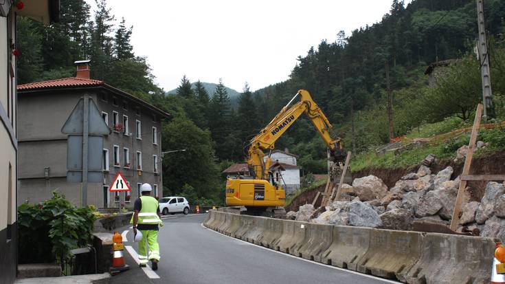 Obrak tarteko, Azkoitia eta Urretxu arteko errepidea itxi egingo dute hainbat gautan