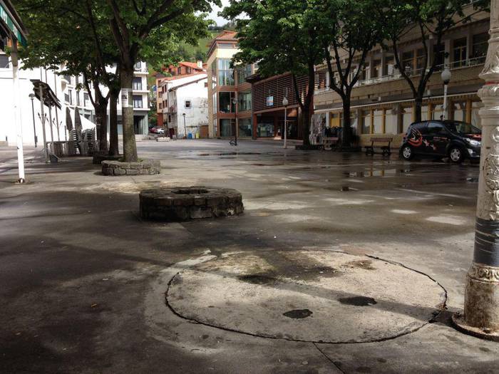 Azokekin biziberritu nahi du udalak Eusebio Gurrutxaga plaza