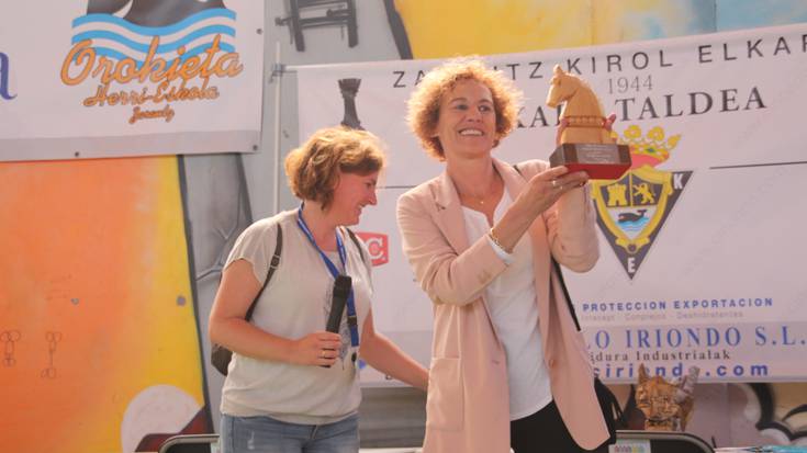 Manolo Urbietak Xake Festarako eginiko abestia entzungai